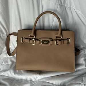 Michael Kors Large Tote with crossbody strap in tan